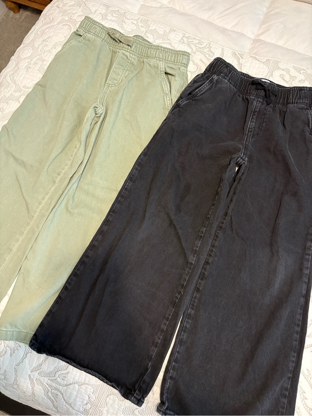 Set of 2 Old Navy Kids Wide-Leg Jeans in Black and Sage with elastic band